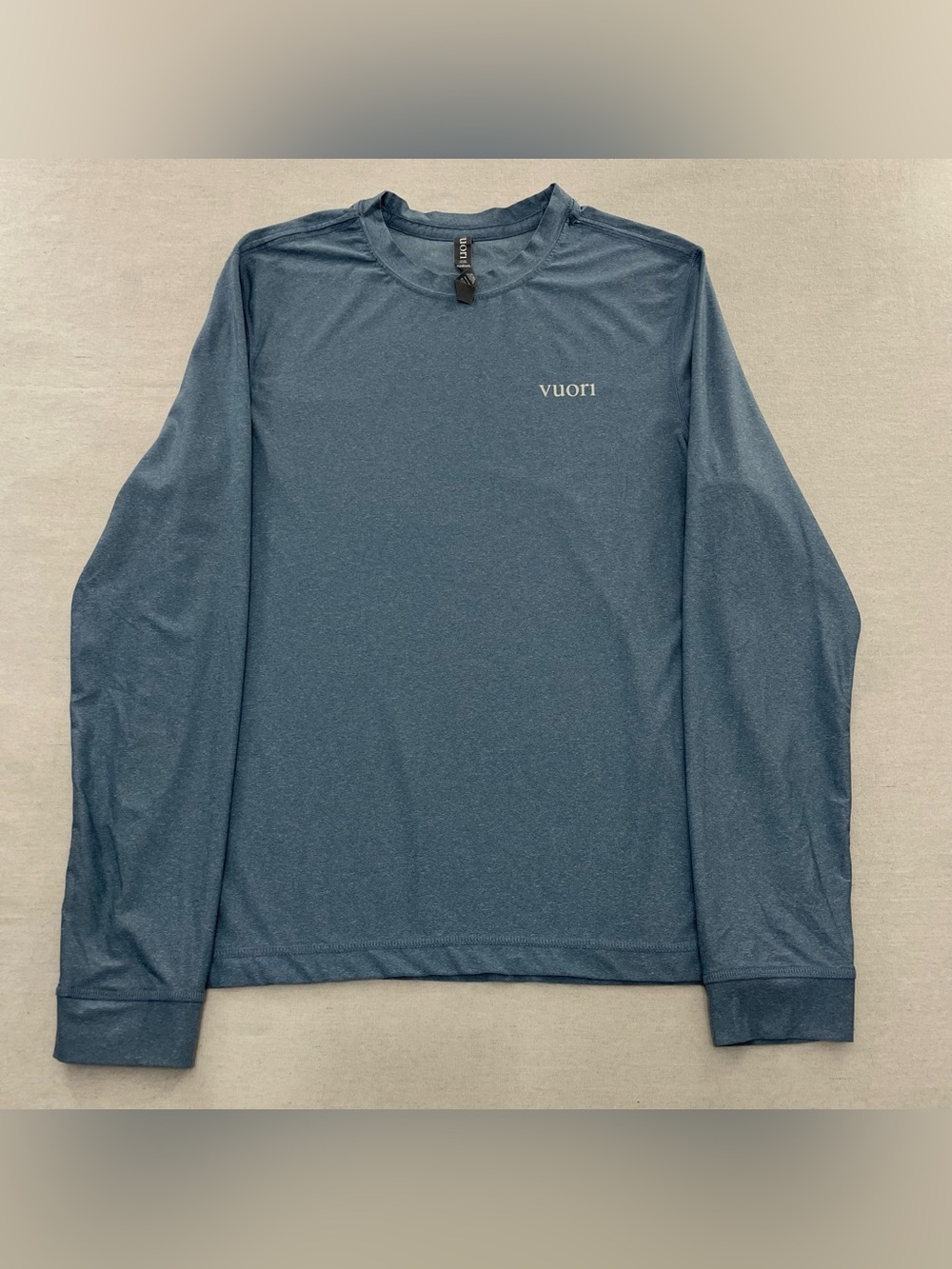 Vuori Men's M Uluwatu Performance Tee Blue Gray Heather V190 Training Shirt LS